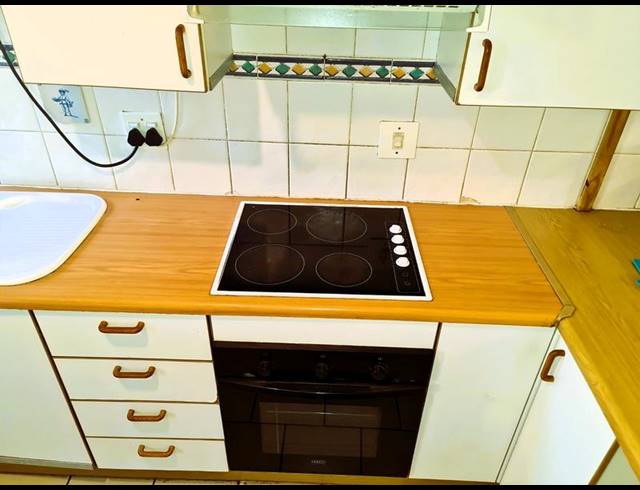 2 BEDROOM TOWNHOUSE FOR SALE IN DIE HOEWES